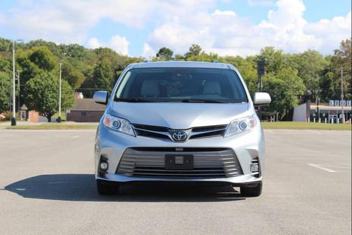 2020 Toyota Sienna XLE