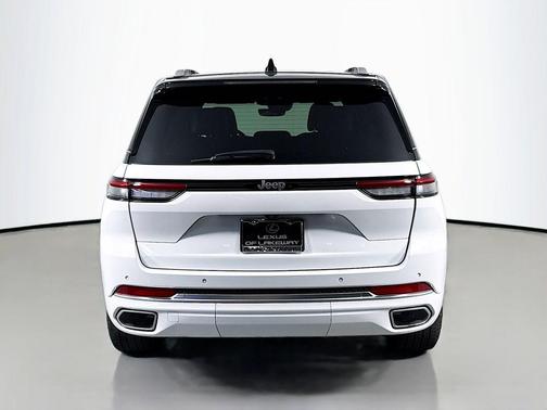 2022 Jeep Grand Cherokee Summit