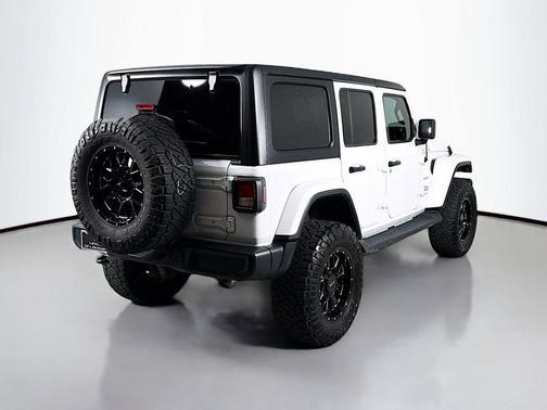 2023 Jeep Wrangler 4-Door Sahara 4x4