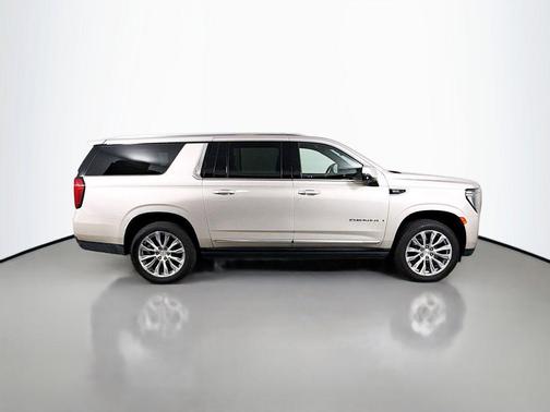 Pearl Beige Metallic 2022 GMC Yukon XL Denali