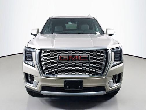 Pearl Beige Metallic 2022 GMC Yukon XL Denali