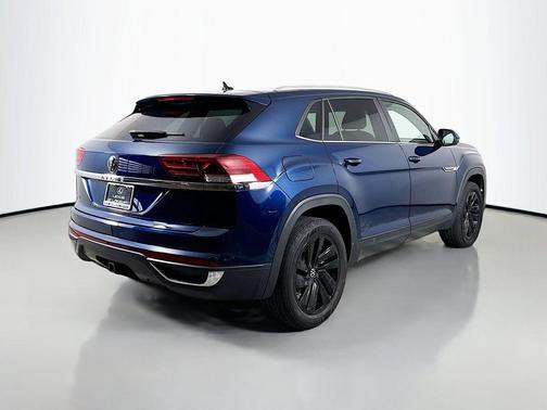 Blue Metallic 2022 Volkswagen Atlas Cross Sport 3.6L V6 SE w/Technology