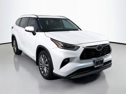 2022 Toyota Highlander Hybrid Platinum