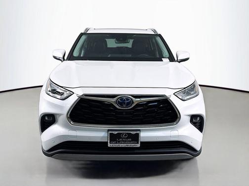 2022 Toyota Highlander Hybrid Platinum
