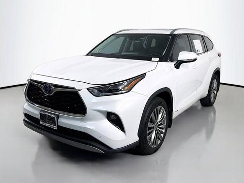 2022 Toyota Highlander Hybrid Platinum