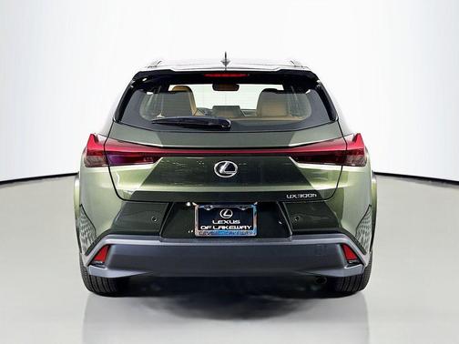 Nori Green Pearl 2026 Lexus UX 300h Premium