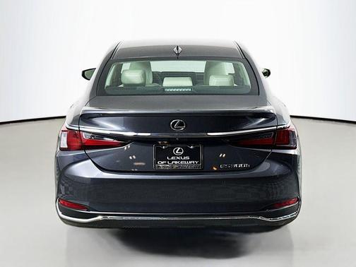 2025 Lexus ES 300h Base