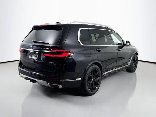 Black Sapphire Metallic 2024 BMW X7 xDrive40i