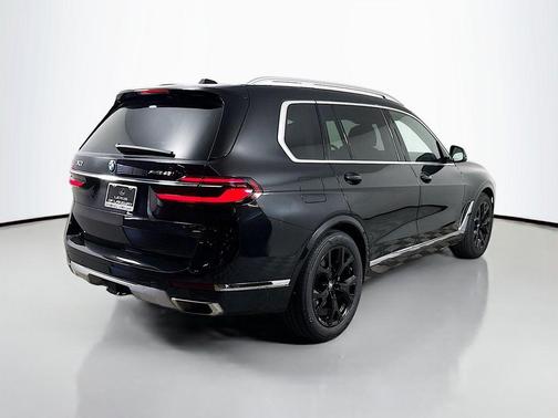 Black Sapphire Metallic 2024 BMW X7 xDrive40i