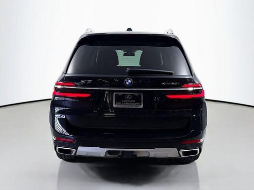 Black Sapphire Metallic 2024 BMW X7 xDrive40i