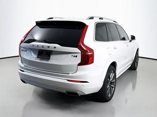2018 Volvo XC90 T6 Momentum