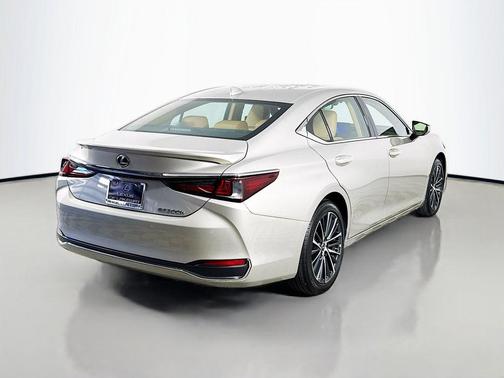2025 Lexus ES 300h Base