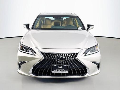 2025 Lexus ES 300h Base