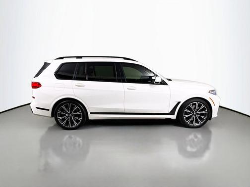 2021 BMW X7 M50i