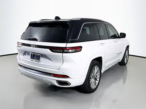 2022 Jeep Grand Cherokee Summit