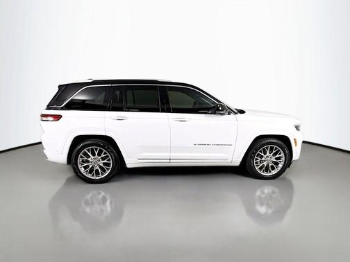 2022 Jeep Grand Cherokee Summit