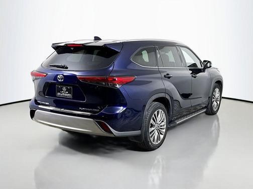 2022 Toyota Highlander Platinum