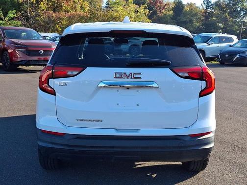 Summit White 2018 GMC Terrain SLE