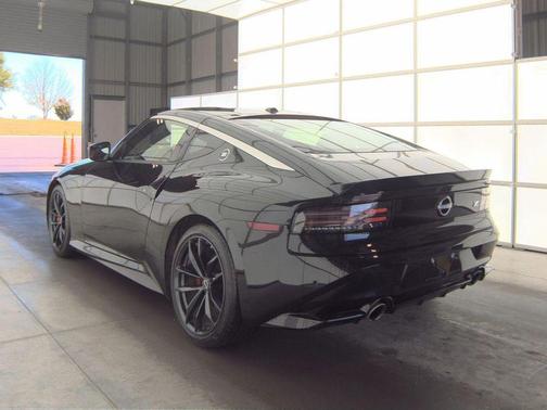 Black Diamond Pearl 2024 Nissan Z Performance Auto