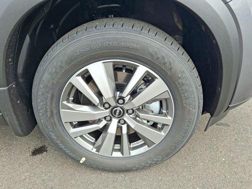 2025 Nissan Pathfinder SL 4WD