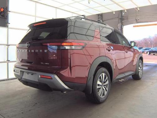 Scarlet Ember Tintcoat/Super Black 2023 Nissan Pathfinder SL 4WD