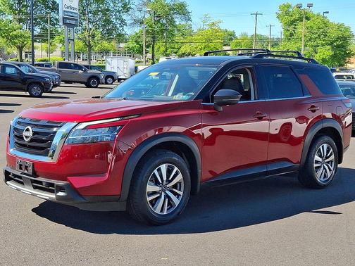 Scarlet Ember Tintcoat/Super Black 2023 Nissan Pathfinder SL 4WD