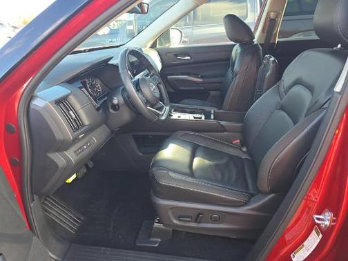 Scarlet Ember Tintcoat/Super Black 2023 Nissan Pathfinder SL 4WD