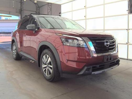 Scarlet Ember Tintcoat/Super Black 2023 Nissan Pathfinder SL 4WD