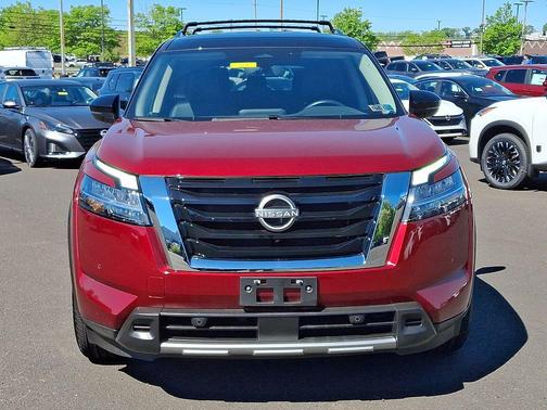 Scarlet Ember Tintcoat/Super Black 2023 Nissan Pathfinder SL 4WD