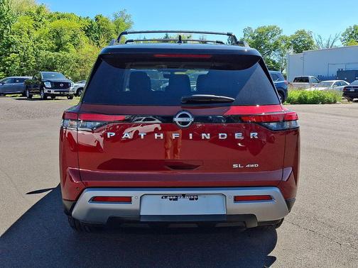 Scarlet Ember Tintcoat/Super Black 2023 Nissan Pathfinder SL 4WD