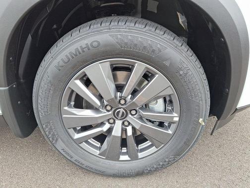2025 Nissan Pathfinder SV 4WD