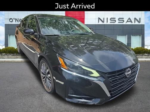Super Black Clearcoat 2023 Nissan Altima 2.5 SV