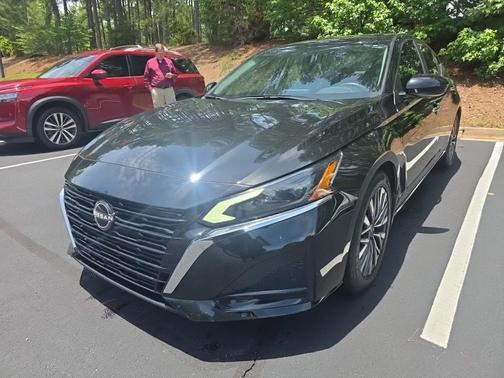 Super Black Clearcoat 2023 Nissan Altima 2.5 SV