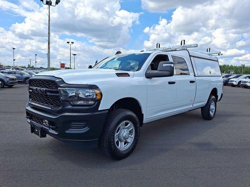 2023 RAM 3500 Tradesman Crew Cab 4x4 8' Box
