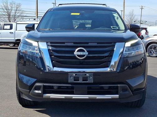 2023 Nissan Pathfinder SL 4WD