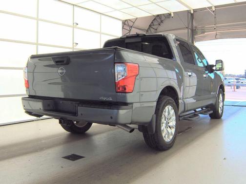 2023 Nissan Titan SV