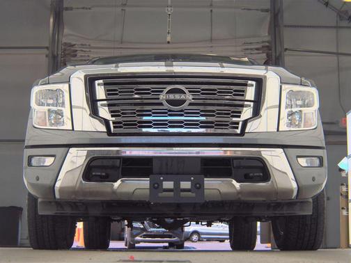 2023 Nissan Titan SV