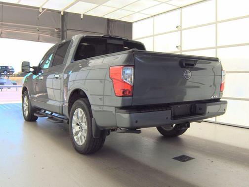 2023 Nissan Titan SV