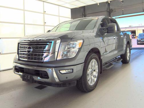 2023 Nissan Titan SV