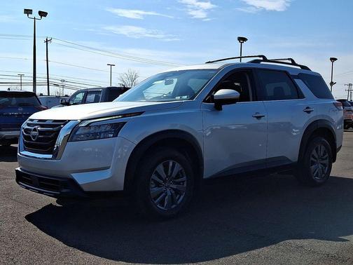 Brilliant Silver Metallic 2025 Nissan Pathfinder SV 4WD
