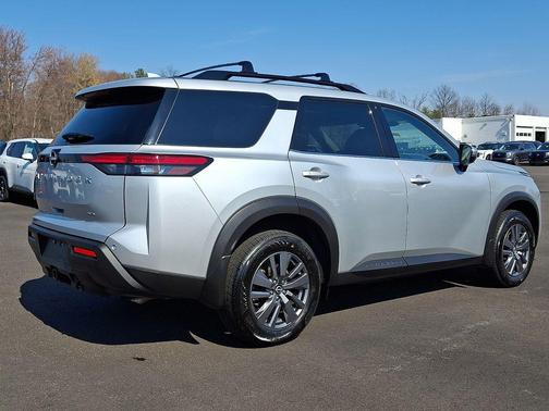 Brilliant Silver Metallic 2025 Nissan Pathfinder SV 4WD