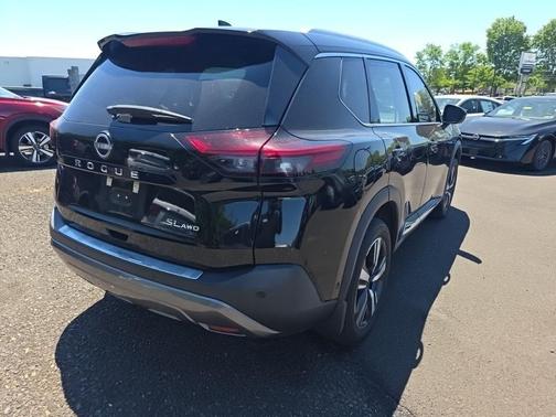 Super Black 2023 Nissan Rogue SL