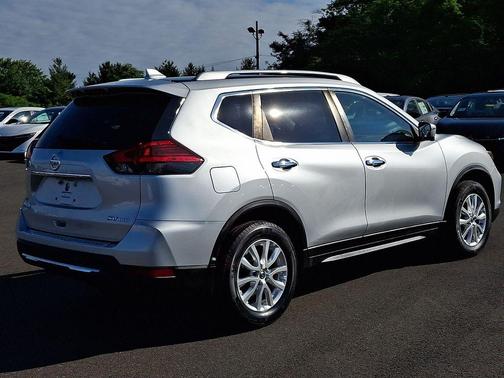 Brilliant Silver 2017 Nissan Rogue SV