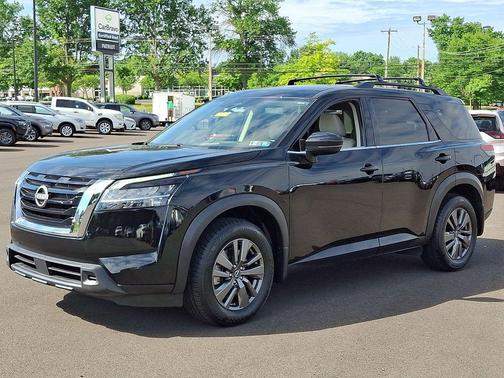 Super Black 2022 Nissan Pathfinder SV 4WD