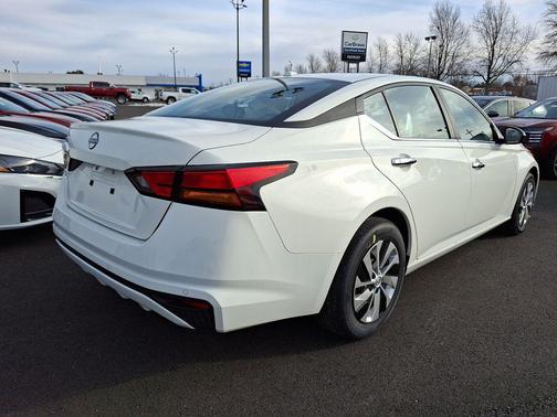 2025 Nissan Altima S FWD