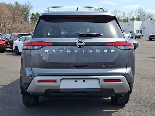 2023 Nissan Pathfinder SL 4WD