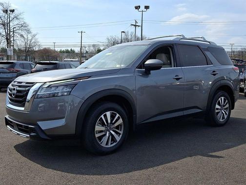 2023 Nissan Pathfinder SL 4WD