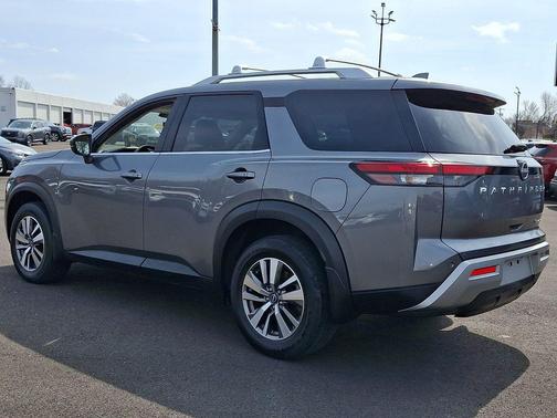 2023 Nissan Pathfinder SL 4WD