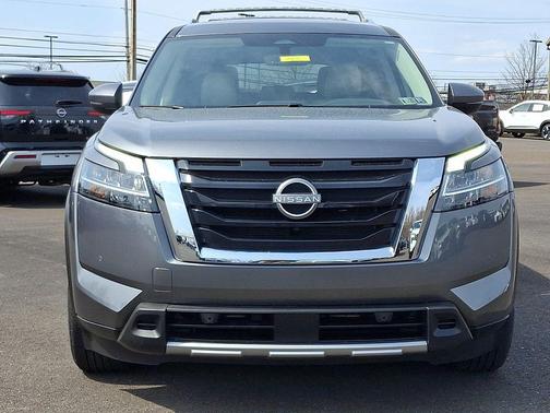 2023 Nissan Pathfinder SL 4WD