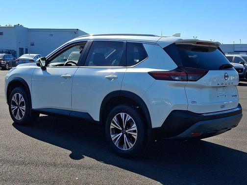 Pearl White Tricoat 2023 Nissan Rogue SV